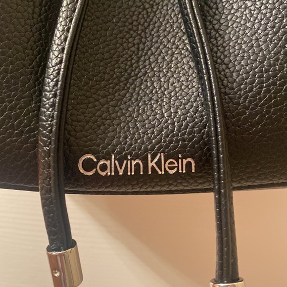Calvin Klein Pebbled Leather bag - Picture 2 of 9